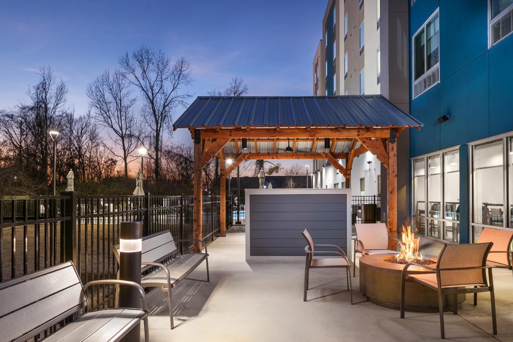 Holiday Inn Express Chattanooga - Hamilton Place Exteriör bild